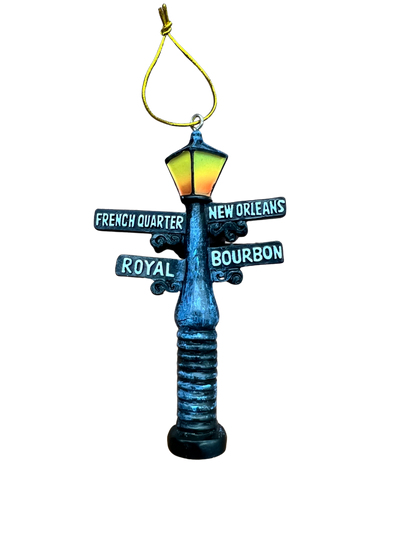 Lampost Ornament w/street signs