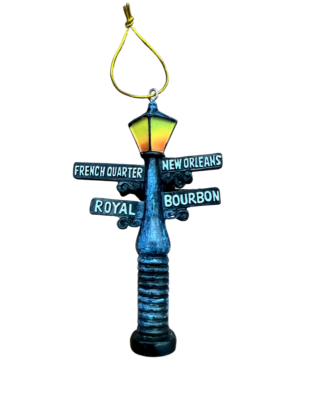 Lampost Ornament w/street signs